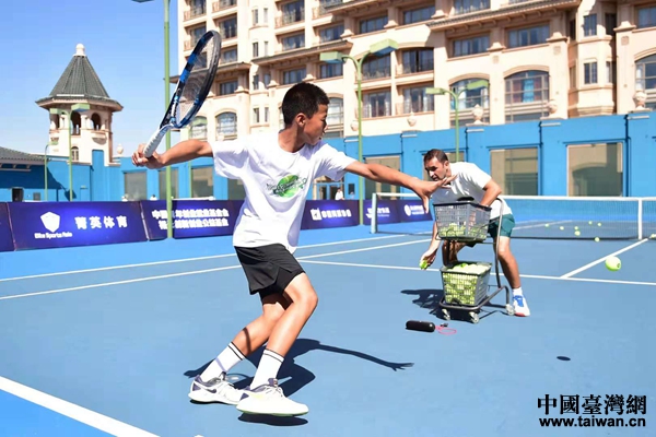 海峽兩岸青少年網球交流訓練營在廣州星河灣開營 海峽兩岸青少年網球交流訓練營在廣州星河灣開營