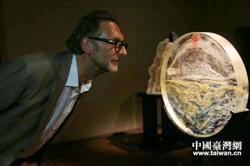 “一抹紅”系列作品 “一抹紅”系列作品