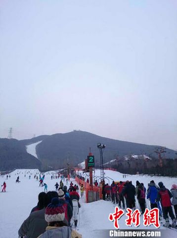 (�ַ�ƽ��һ���ڱ����w򞻬ѩ����ѩ�M�е�һ��r������h����ѩ���@���������@ϲ�����L�߹��D)