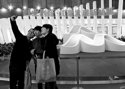 ���죬���^�����֙C(j��)���Ĺ��ܸ��p��(chu��ng)��(bi��o)�R(sh��)��Ӱ��