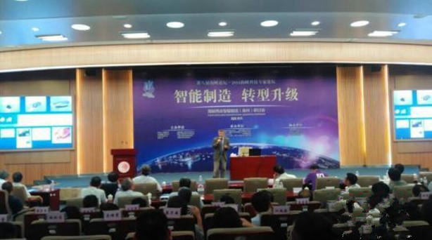 11�������{�ɰ�200��λ���ҌW(xu��)����۸���Ȫ������ӑ�����������Ԅӻ����a(ch��n)��ƽ�ЙC(j��)������