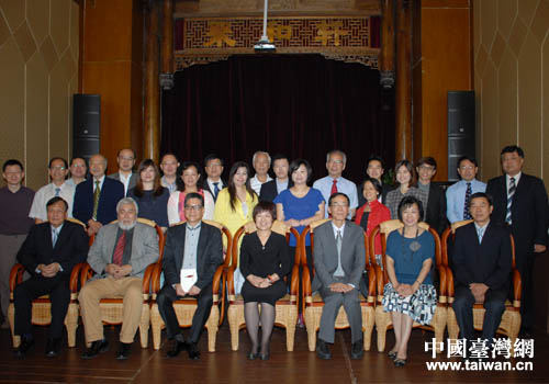 中國記協(xié)書記處書記王冬梅會見訪問團一行并合影留念 中國記協(xié)書記處書記王冬梅會見訪問團一行并合影留念