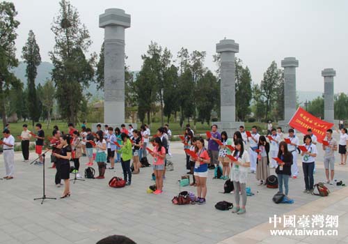 兩岸大學(xué)生誦讀《道德經(jīng)》 兩岸大學(xué)生誦讀《道德經(jīng)》