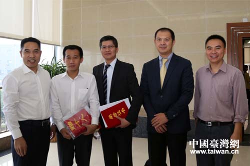 受表彰企業及個人的出席代表合影 受表彰企業及個人的出席代表合影