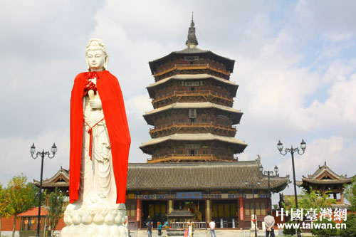 臺(tái)灣記者參觀山西應(yīng)縣木塔 探訪真身舍利 臺(tái)灣記者參觀山西應(yīng)縣木塔 探訪真身舍利