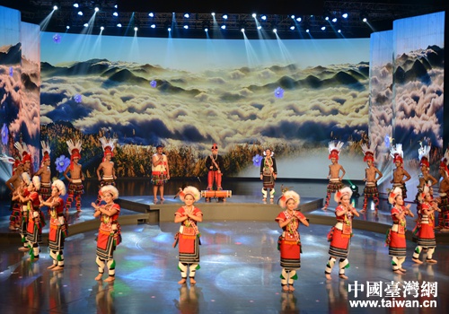 花蓮縣海星中學的阿美族舞蹈 花蓮縣海星中學的阿美族舞蹈