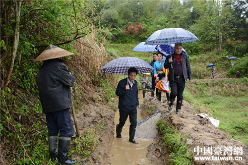 �T�����Σ��У�һ�ЬF���쿴ˮ���S�޹���