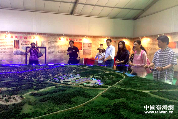 參觀陶寺遺址。 參觀陶寺遺址。