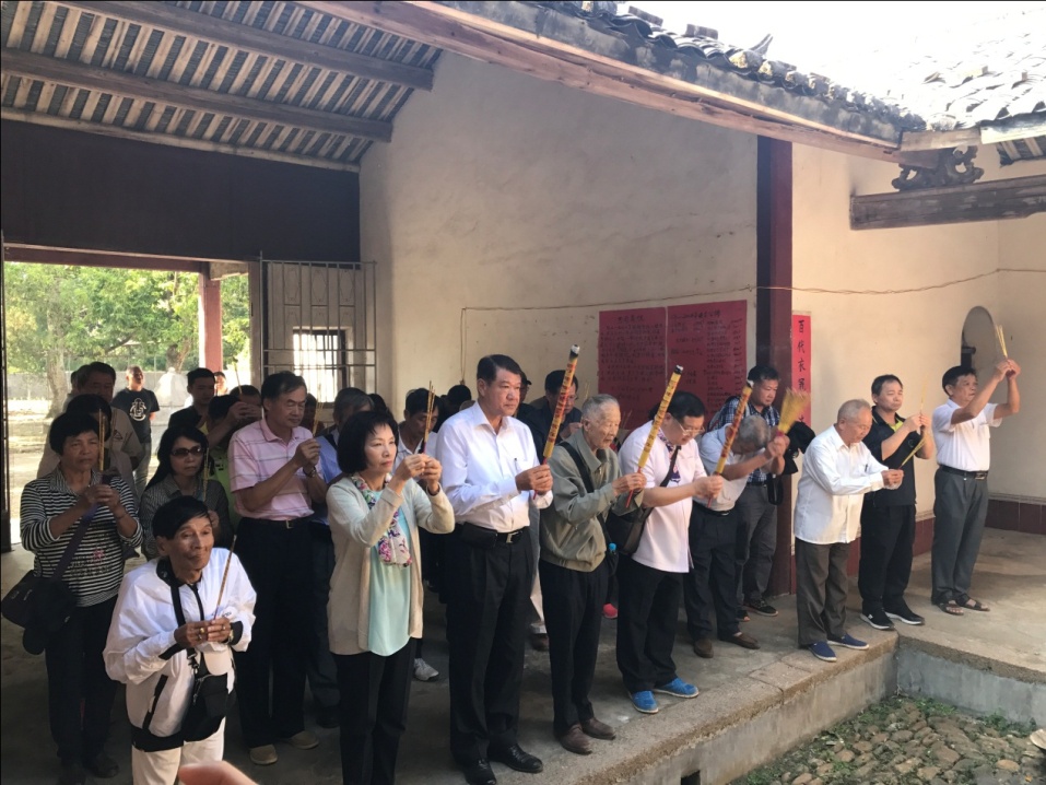 臺(tái)灣何氏宗親在祖祠祭拜 臺(tái)灣何氏宗親在祖祠祭拜