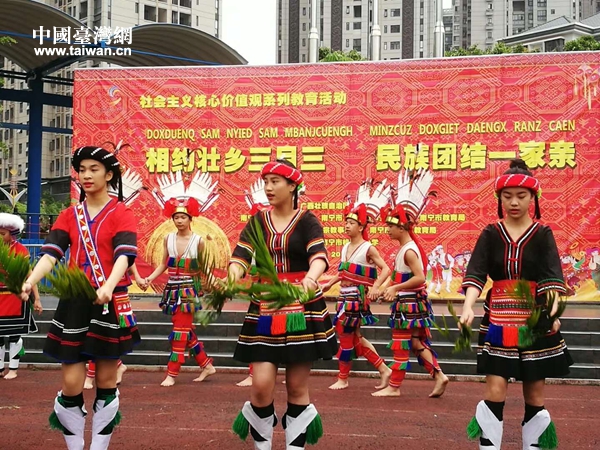 民族風情表演。 民族風情表演。