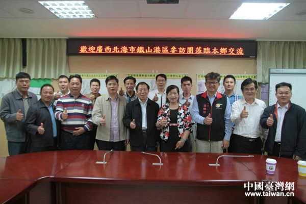 廣西北海鐵山港區區委書記余興國(一排左5)一行與壽豐鄉鄉長張懷文(一排右4)等合影 廣西北海鐵山港區區委書記余興國(一排左5)一行與壽豐鄉鄉長張懷文(一排右4)等合影