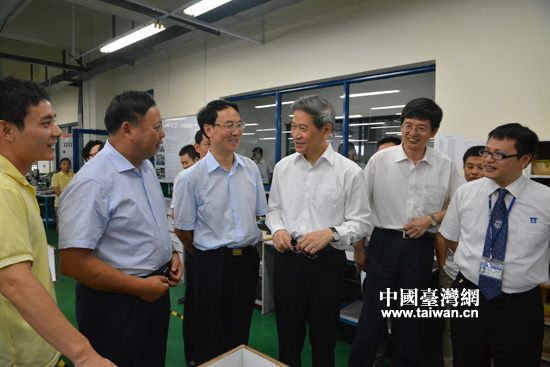 時(shí)政,兩岸關(guān)系, 7月15日,中臺(tái)辦、國(guó)臺(tái)辦主任張志軍在江西百利精密刀具公司考察。