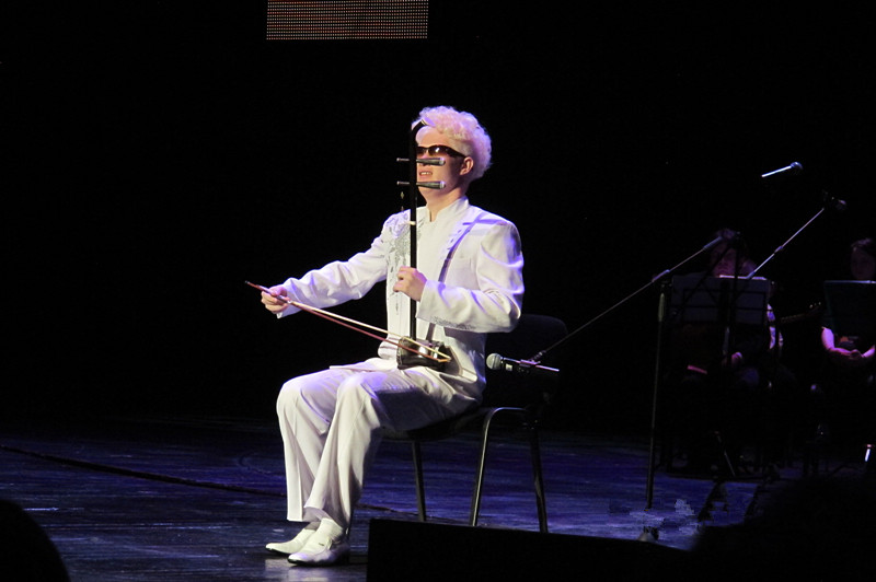 �׻���С���������ɫ��չ��ˇ