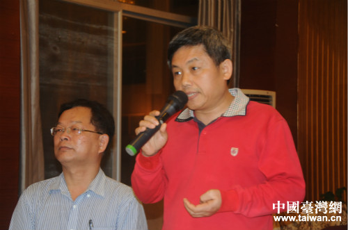 海南省臺辦副主任王克禧(右)與苗栗縣議員潘秋榮 海南省臺辦副主任王克禧(右)與苗栗縣議員潘秋榮