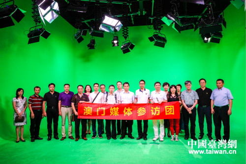 參訪團與海南廣播電視總臺同行交流 參訪團與海南廣播電視總臺同行交流