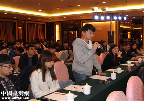 在武漢大學(xué)就讀臺(tái)生現(xiàn)場(chǎng)提問(wèn) 在武漢大學(xué)就讀臺(tái)生現(xiàn)場(chǎng)提問(wèn)