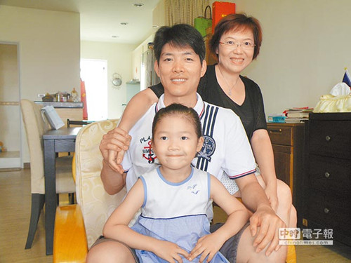 海峽姐弟戀修成正果因一碗面相識(圖) 海峽姐弟戀修成正果因一碗面相識(圖)