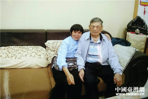 幺妹梁湘美與二哥梁湘闊相聚于臺(tái)灣高雄