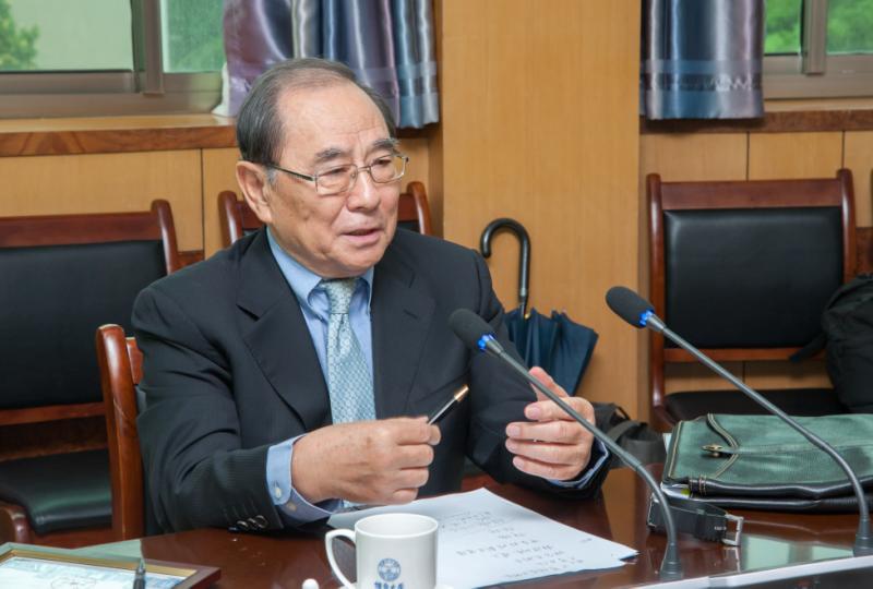 臺灣世新大學前校長牟宗燦到煙臺大學訪問 臺灣世新大學前校長牟宗燦到煙臺大學訪問