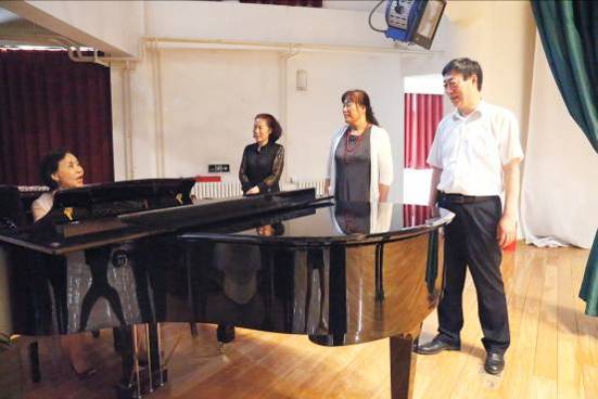 臺灣歌唱家劉美燕到壽光一中參訪交流 臺灣歌唱家劉美燕到壽光一中參訪交流