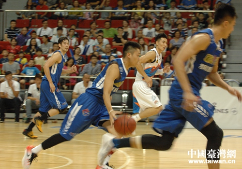 上海隊與臺北隊進行激烈的比賽 上海隊與臺北隊進行激烈的比賽