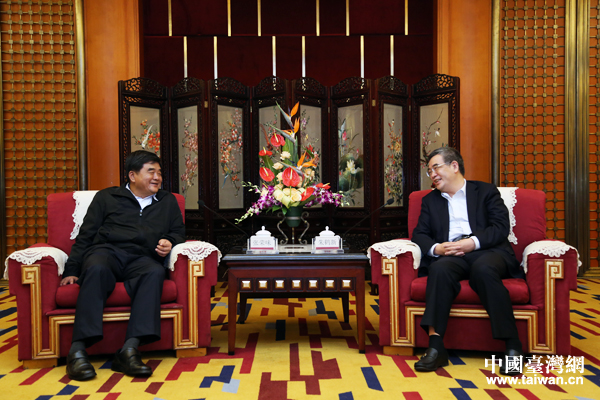 四川省副省長朱鶴新會見臺灣省商業總會考察團一行 四川省副省長朱鶴新會見臺灣省商業總會考察團一行