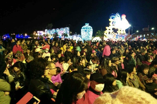 臺灣基層民眾新春看燈 臺灣基層民眾新春看燈