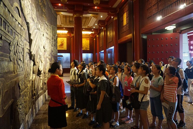 營員們參訪越王樓體會中華文化 營員們參訪越王樓體會中華文化