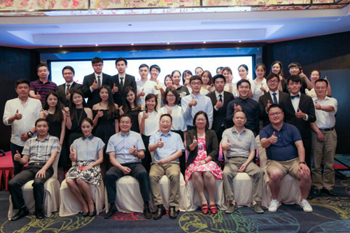 總結(jié)會(huì)上合影留念 總結(jié)會(huì)上合影留念