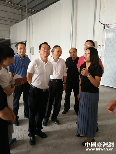 省政協副主席陳放(右五)調研川臺農業合作示范基地-廣安農豐農業 省政協副主席陳放(右五)調研川臺農業合作示范基地-廣安農豐農業