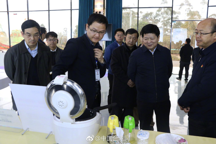 國(guó)臺(tái)辦副主任龍明彪在中國(guó)(定南)智能助殘科技城調(diào)研 國(guó)臺(tái)辦副主任龍明彪在中國(guó)(定南)智能助殘科技城調(diào)研