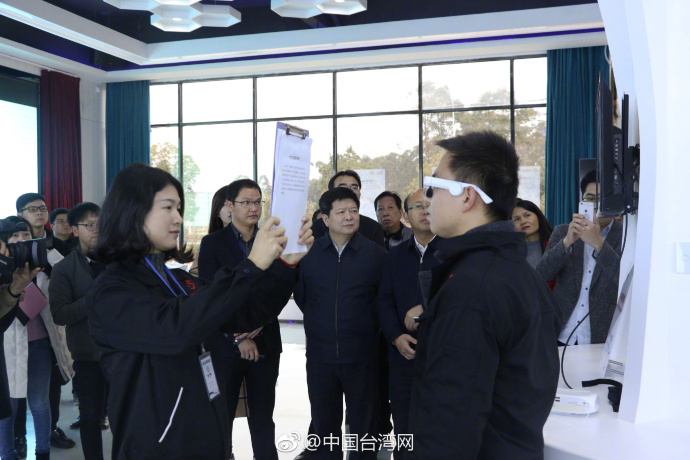 國(guó)臺(tái)辦副主任龍明彪在中國(guó)(定南)智能助殘科技城調(diào)研 國(guó)臺(tái)辦副主任龍明彪在中國(guó)(定南)智能助殘科技城調(diào)研