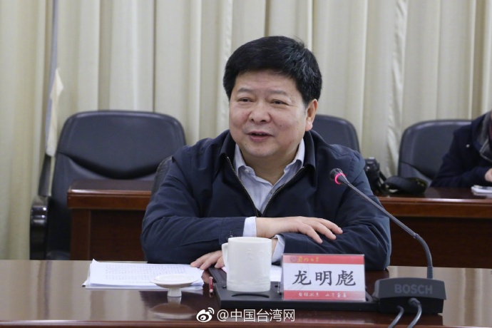 龍明彪看望廈大臺籍師生:融入大陸社會 不要把自己當外人 龍明彪看望廈大臺籍師生:融入大陸社會 不要把自己當外人