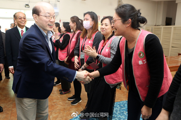 劉結(jié)一看望慰問(wèn)東莞臺(tái)商子弟學(xué)校師生和家長(zhǎng)代表 劉結(jié)一看望慰問(wèn)東莞臺(tái)商子弟學(xué)校師生和家長(zhǎng)代表