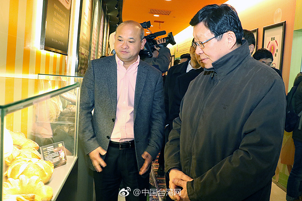 陳德銘走訪西安臺(tái)企“御品軒” 帶來春節(jié)的暖心問候 陳德銘走訪西安臺(tái)企“御品軒” 帶來春節(jié)的暖心問候