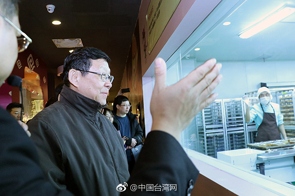 陳德銘走訪西安臺(tái)企“御品軒” 帶來春節(jié)的暖心問候 陳德銘走訪西安臺(tái)企“御品軒” 帶來春節(jié)的暖心問候