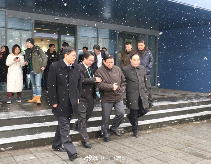 海協(xié)會(huì)會(huì)長(zhǎng)陳德銘走訪西安臺(tái)企:你們都是“兵馬俑”的后代 海協(xié)會(huì)會(huì)長(zhǎng)陳德銘走訪西安臺(tái)企:你們都是“兵馬俑”的后代