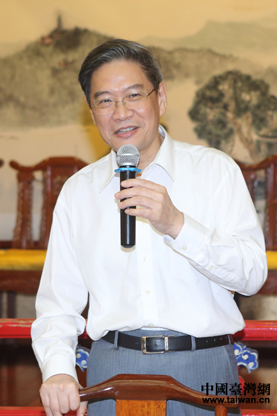 8月19日晚,國臺(tái)辦主任張志軍在北京與應(yīng)邀前來大陸參訪的32名義守大學(xué)師生再次聚首。