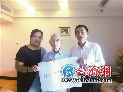 余光中鼓勵廈門中小學多開展詩歌教育 余光中鼓勵廈門中小學多開展詩歌教育