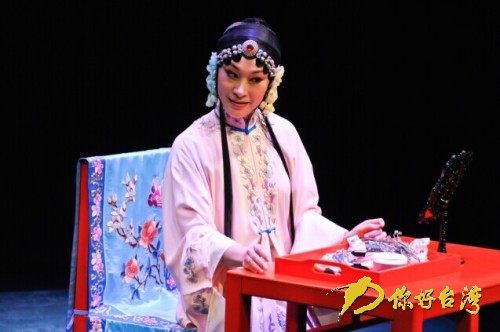 臺灣國光攜《青春謝幕》進京 新概念戲劇美到讓人窒息 臺灣國光攜《青春謝幕》進京 新概念戲劇美到讓人窒息