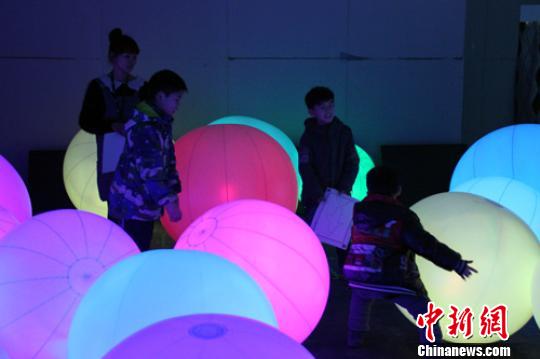 臺灣“3D太空奇幻世界特展”在河北定州首展 臺灣“3D太空奇幻世界特展”在河北定州首展