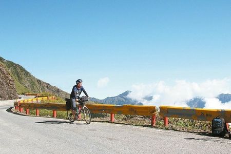 聽(tīng)蟲(chóng)鳴嘗美食大陸游客單車(chē)環(huán)島愛(ài)上臺(tái)灣那一味