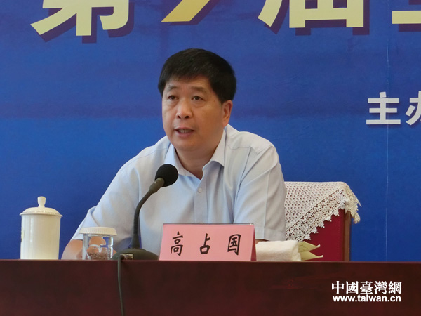 高占國向網媒記者團介紹黑龍江基本情況