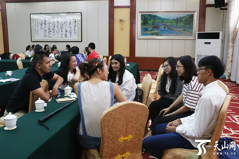 臺灣青年學生交流參訪團赴疆 促進文化交流 臺灣青年學生交流參訪團赴疆 促進文化交流