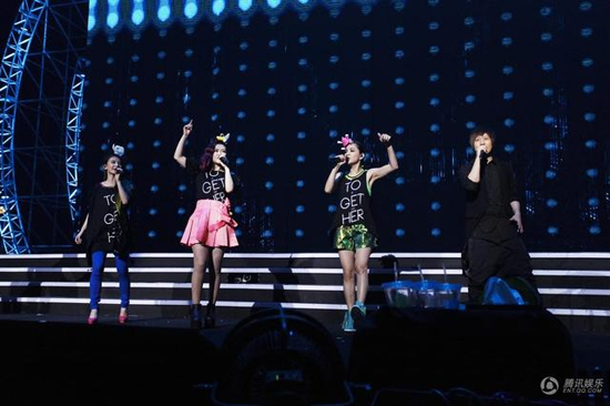 S.H.E與五月天13年首合體 S.H.E與五月天13年首合體