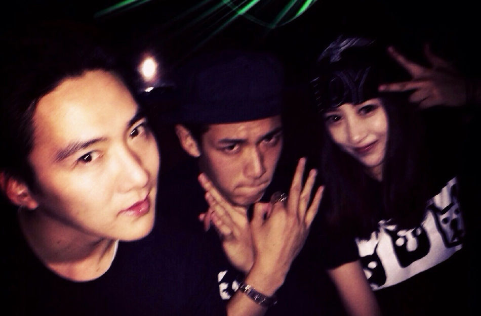 臺媒曝房祖名兩涉毒女星照 臺媒曝房祖名兩涉毒女星照