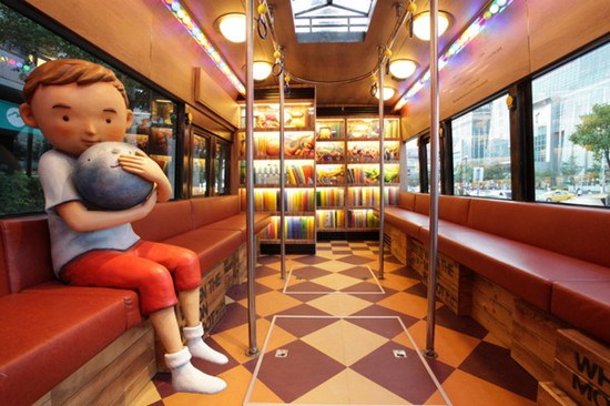 幾米漫畫主題“月亮公交車”開上臺北街頭(圖)