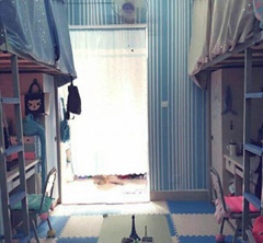 �ɶ���У��С����Ů�����ҡ��߼t