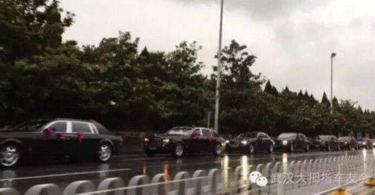 5��15�գ��@֧�rֵ���^2���|�Ļ�Y܇�һ¶�棬�������@���ˡ�·�ˣ������ֿ�ľW���ς����W�ϡ������F�ڻ�Y�F�������Ǵ�����ݣ�ͬ����W�т�ֱ����̫ţ�ˡ������DƬ��Դ:��h��Ĵָ܇�ѕ���