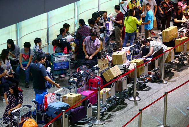 ���_�ÿ͔��A������12��ͻ��ǧ�f�˴δ��P��(�D/���Еr��ӈ�)